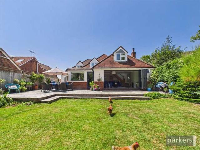 5 bed house for sale