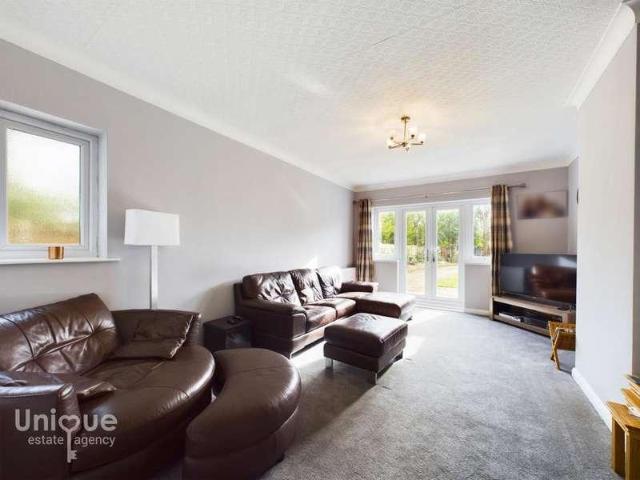 5 bed house for sale