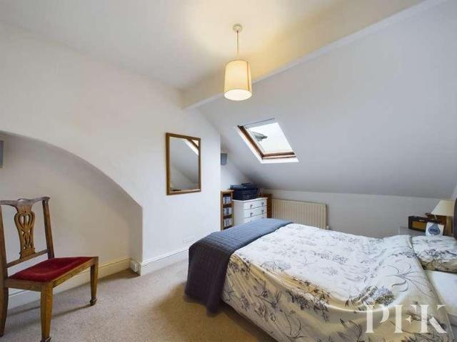 5 bed house for sale