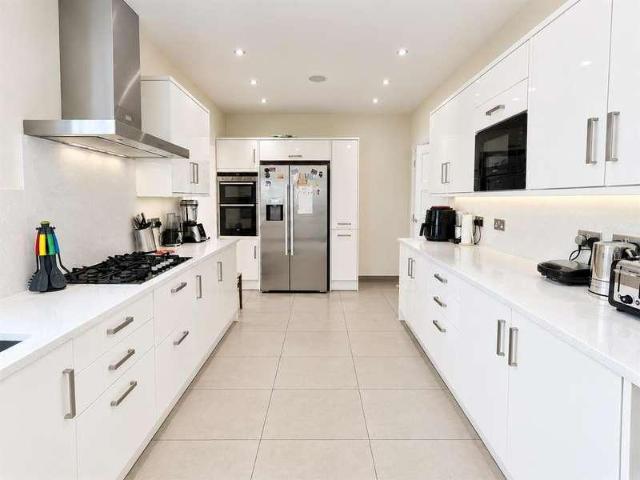 5 bed house for sale