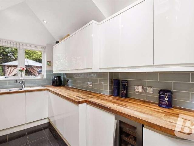 5 bed house for sale