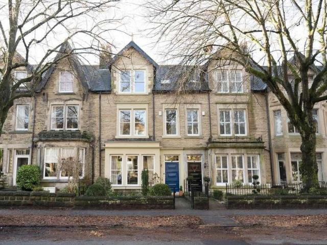 5 bed house for sale