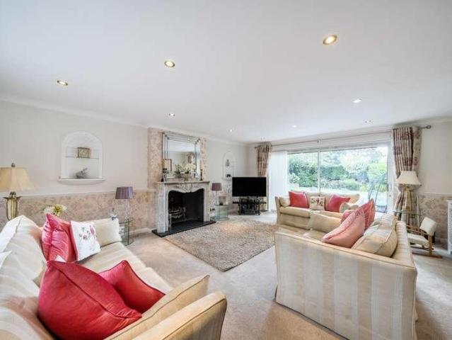 5 bed house for sale