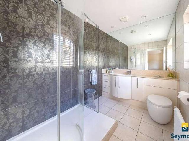 5 bed house for sale