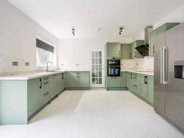 5 bed house for sale