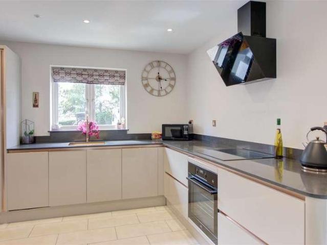 5 bed house for sale