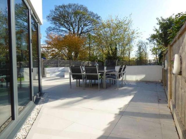 5 bed house for sale