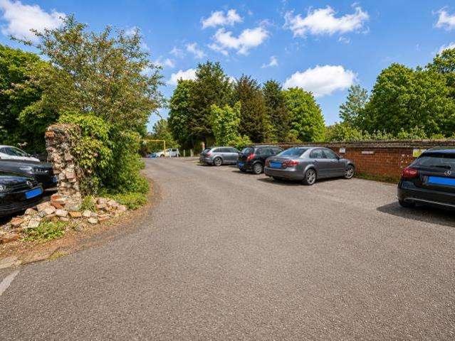 5 bed house for sale