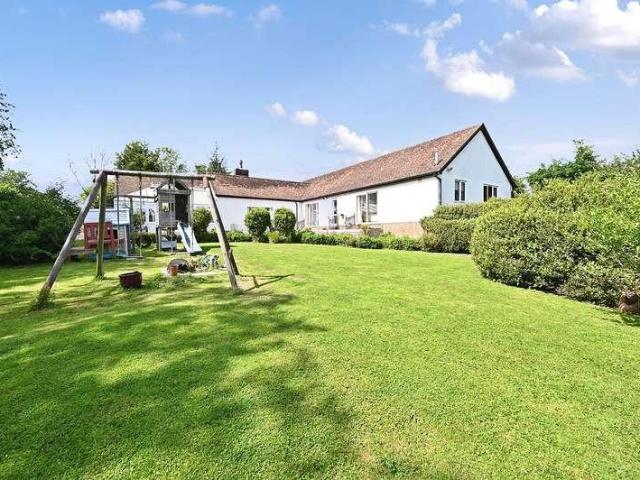 5 bed house for sale