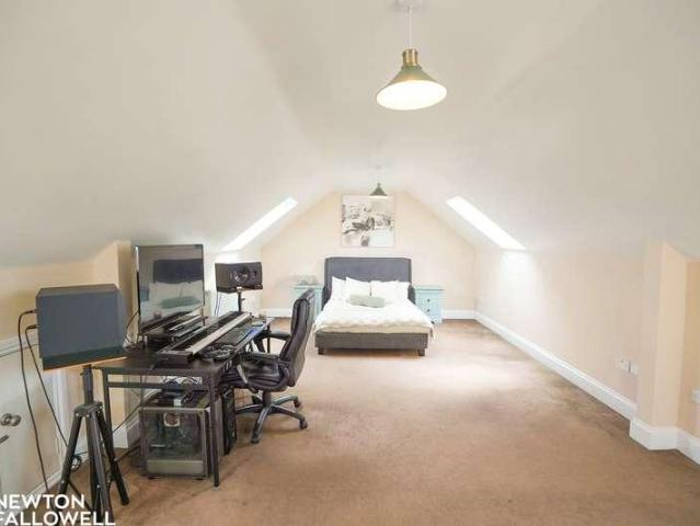 5 bed house for sale