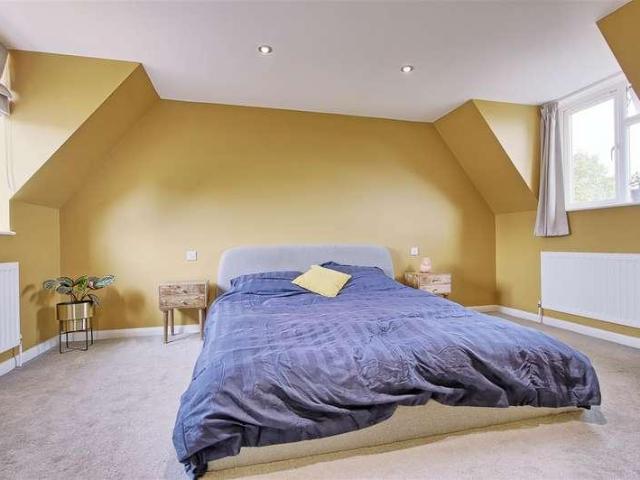 5 bed house for sale
