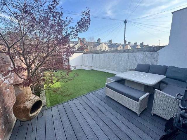5 bed house for sale