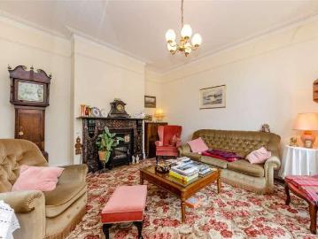 5 bed house for sale