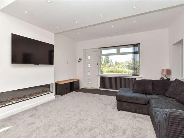 5 bed house for sale