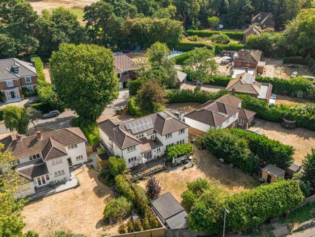 5 bed house for sale
