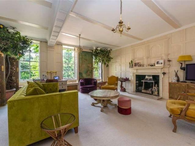 5 bed house for sale