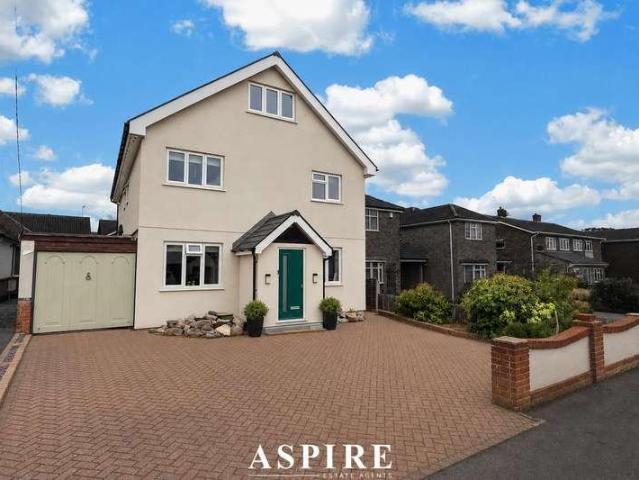5 bed house for sale