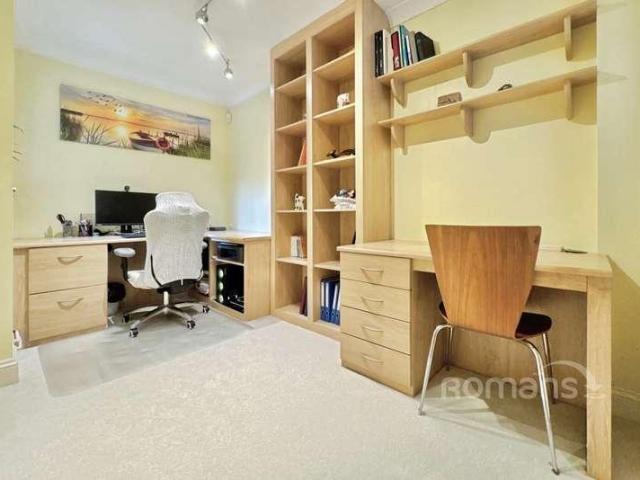 5 bed house for sale