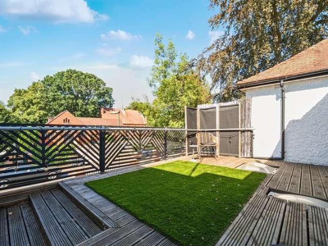 5 bed house for sale