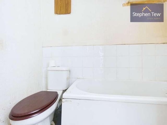 5 bed house for sale