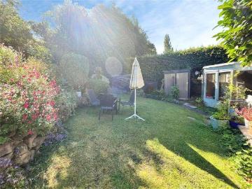 5 bed house for sale