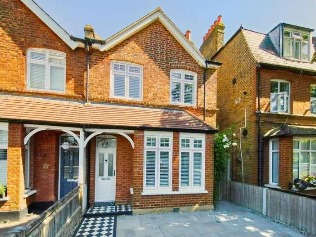 5 bed house for sale