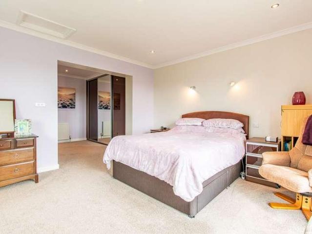 5 bed house for sale