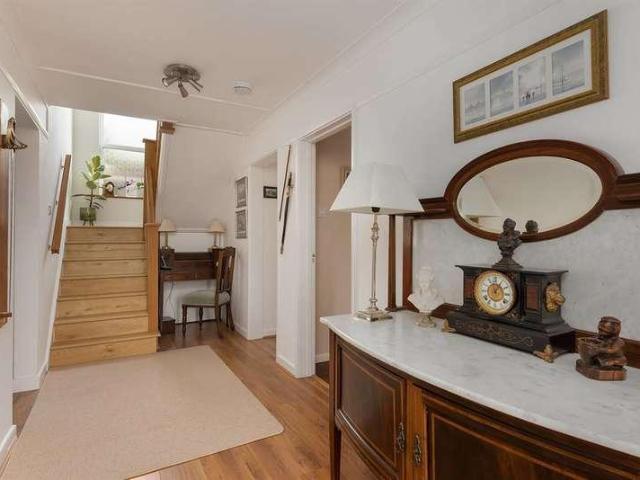 5 bed house for sale