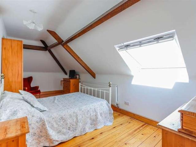 5 bed house for sale