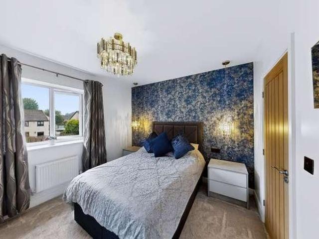 5 bed house for sale