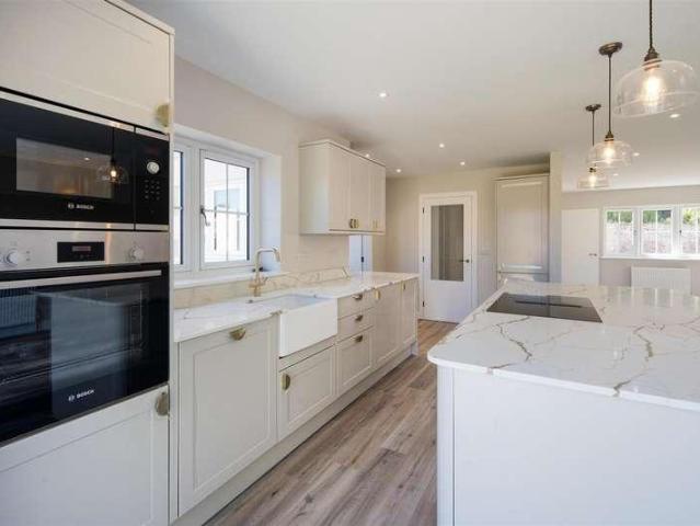 5 bed house for sale