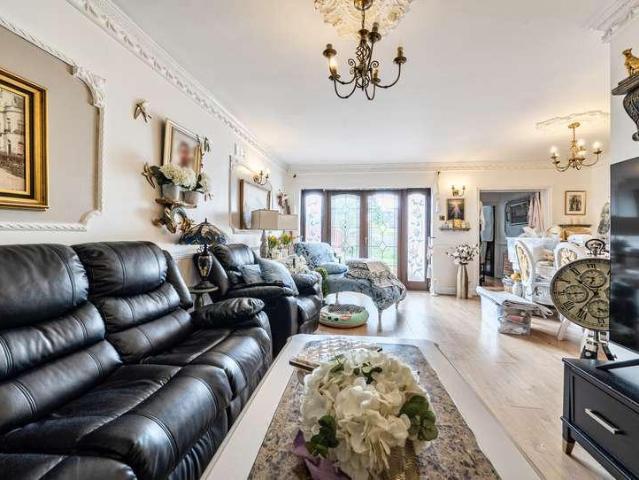 5 bed house for sale