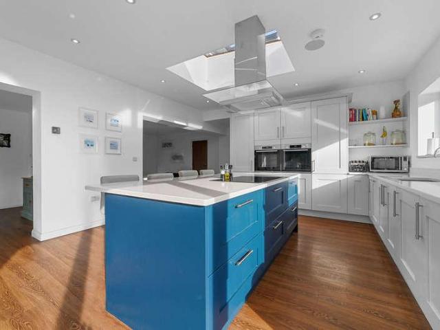 5 bed house for sale