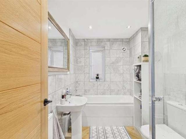 5 bed house for sale
