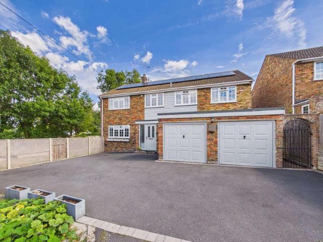 5 bed house for sale