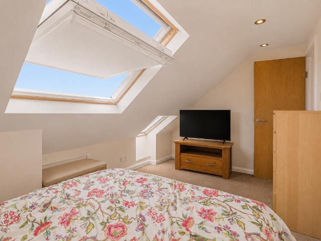 5 bed house for sale