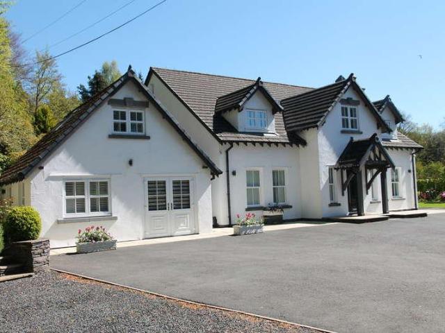 5 bed house for sale
