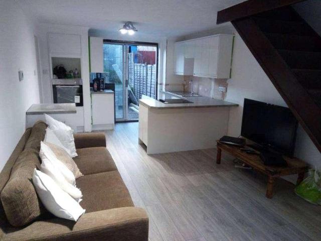 5 bed house for sale