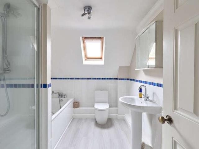 5 bed house for sale