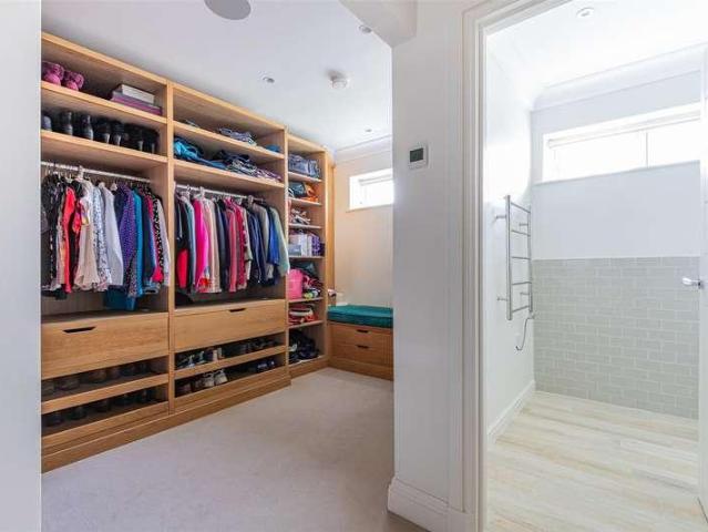 5 bed house for sale
