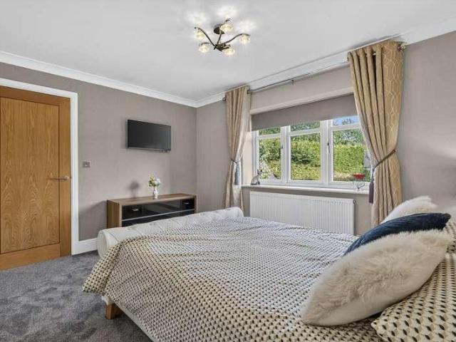 5 bed house for sale