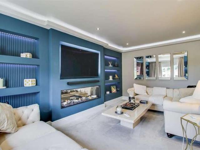 5 bed house for sale