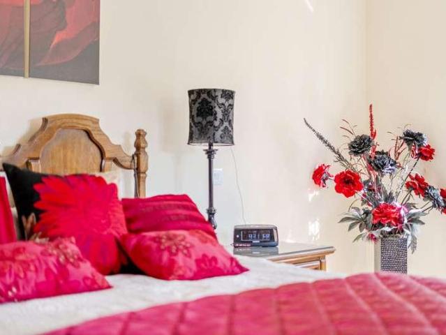 5 bed house for sale