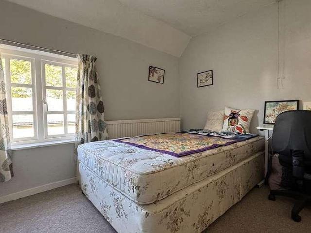 5 bed house for sale