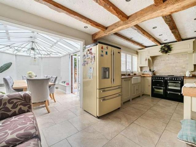 5 bed house for sale