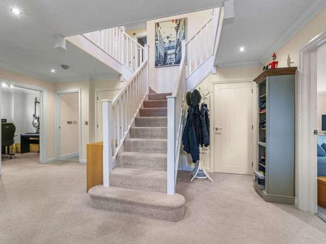 5 bed house for sale