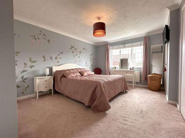 5 bed house for sale