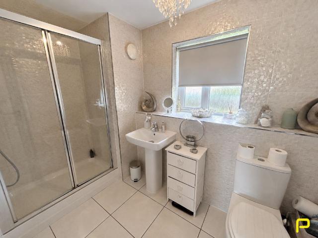 5 bed house for sale