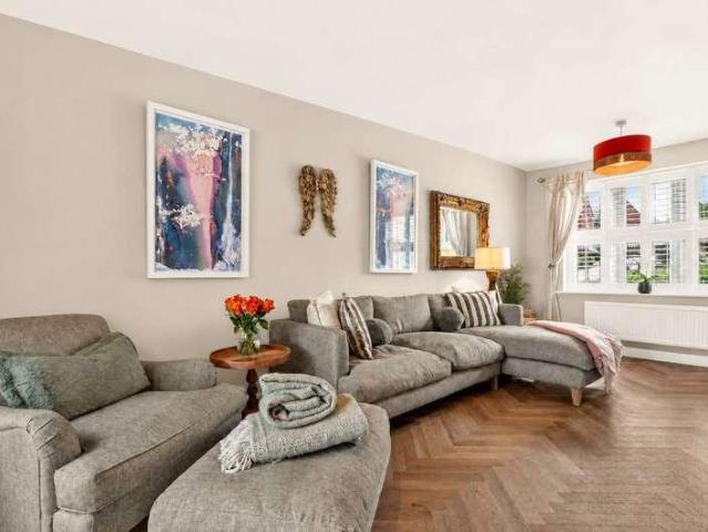5 bed house for sale