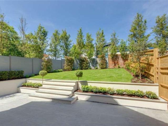 5 bed house for sale